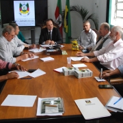 O secretário adjunto Luiz Fernando Rodriguez Junior recebeu representantes do setor da erva-mate
