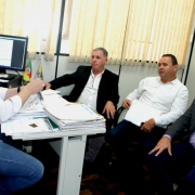 Vereadores de Santa Maria Vanderlei Araújo, Adelar Santos e Alexandre Vargas apresentaram demandas ao secretário Covatti Filho.